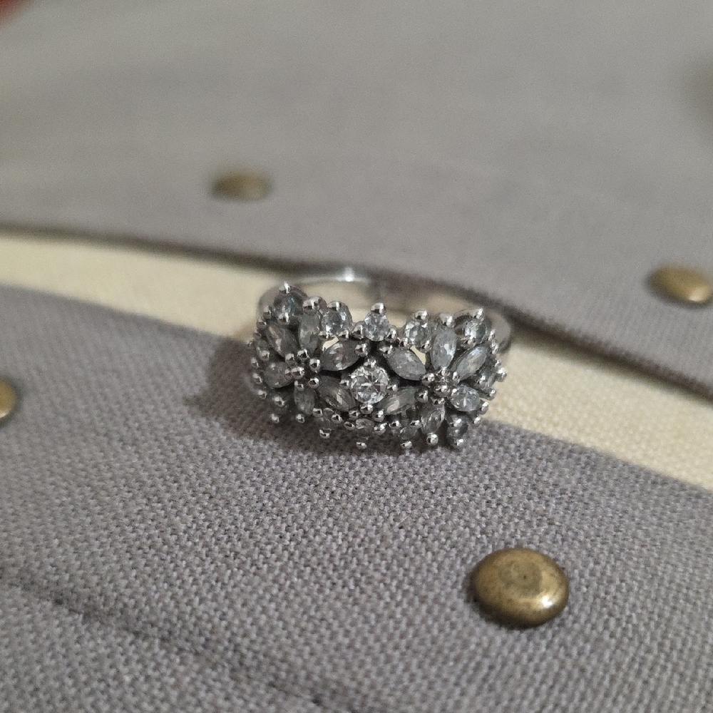 Sparkly Floral Cluster CZ Ring Sz 8